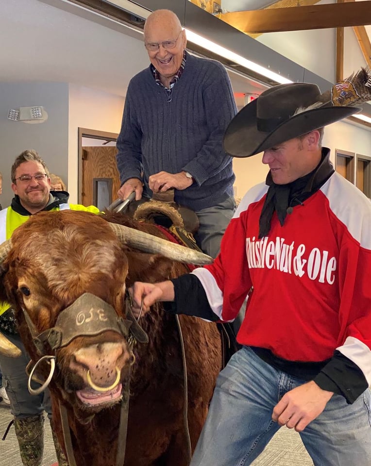 Therapy bull visits Hearthstone, brings national news to Pella