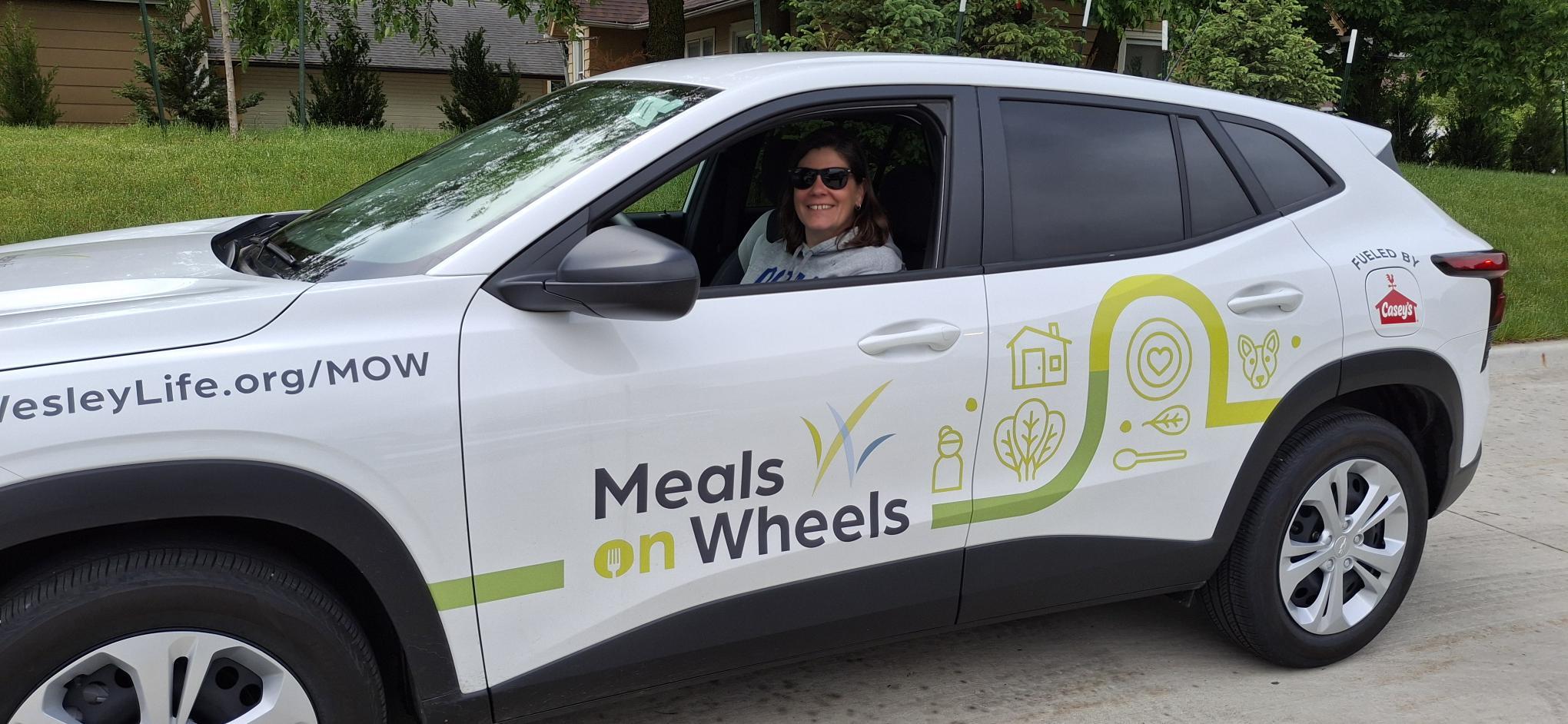 Delivering Meals to Seniors with Meals on Wheels | WesleyLife