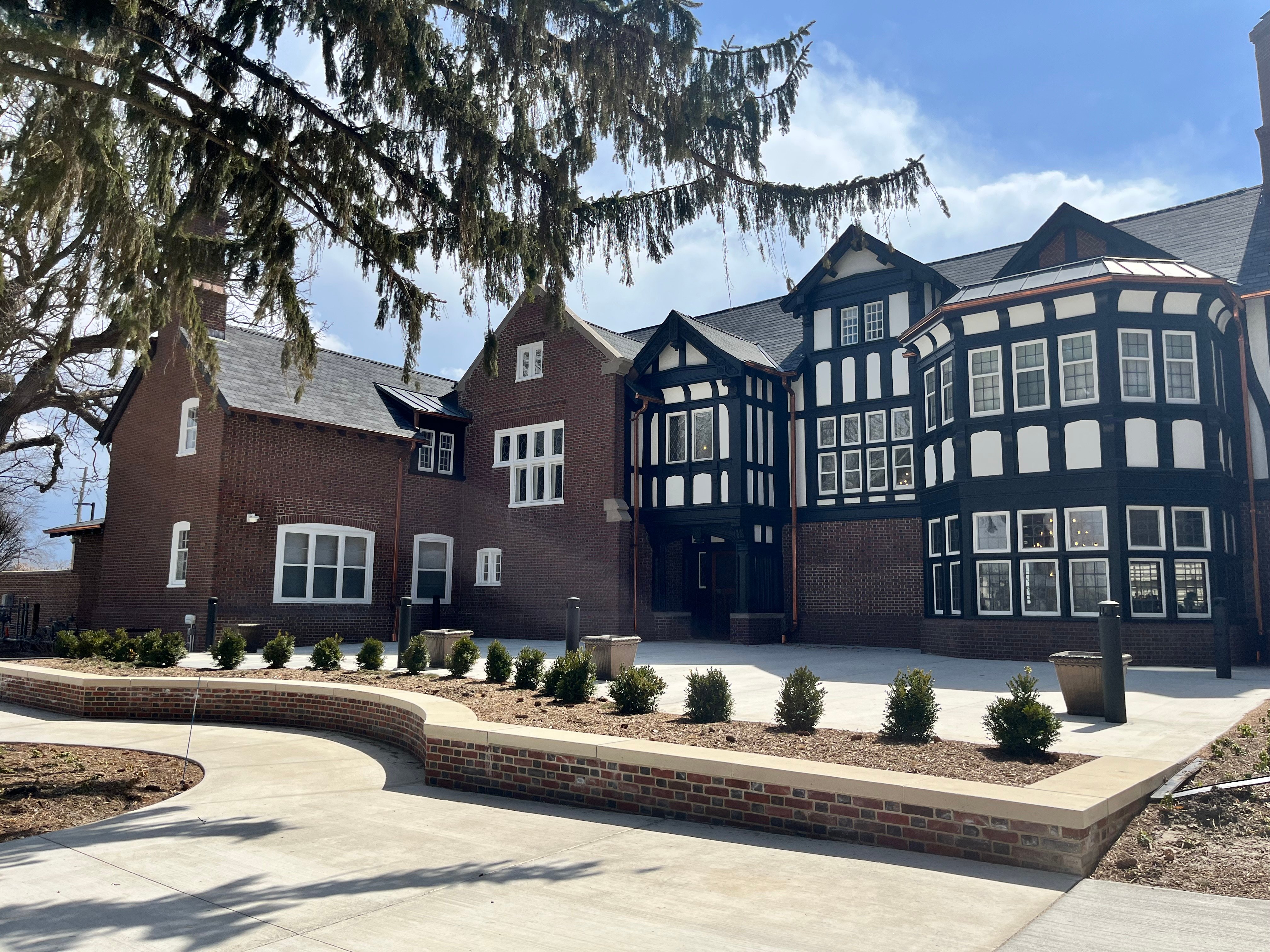 The historic Chamberlain Mansion, where WesleyLife began in 1947, integrated into the modern Wesley on Grand campus in Des Moines.