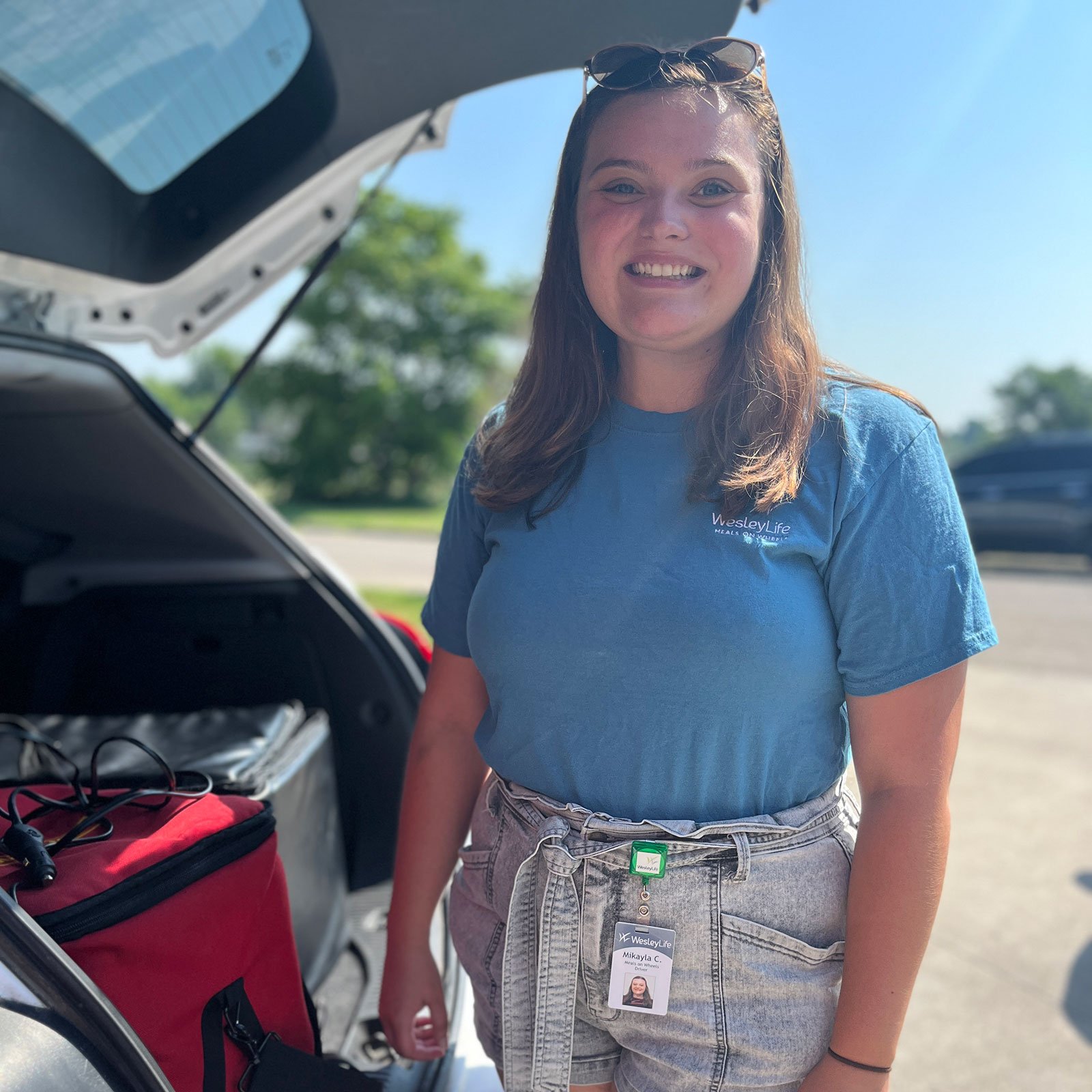 Delivering Meals to Seniors with Meals on Wheels | WesleyLife
